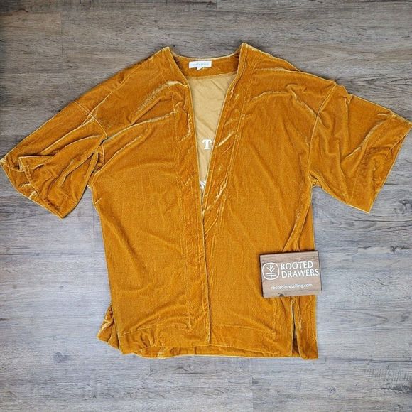 Honey Punch Sweaters - Honey Punch Cardigan Sweater Short Sleeve Solid Yellow Gold Velour Womens Sz XS